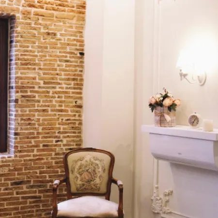 Daire Belle, Littleparis Görice