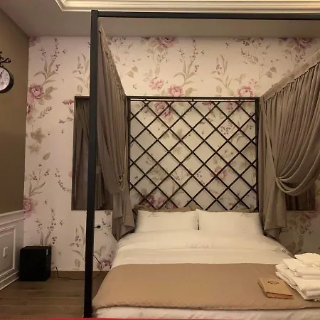 Belle, Littleparis